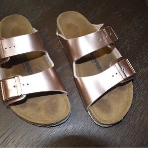 Birkenstock Kids Sandals in Metallic Rose Gold